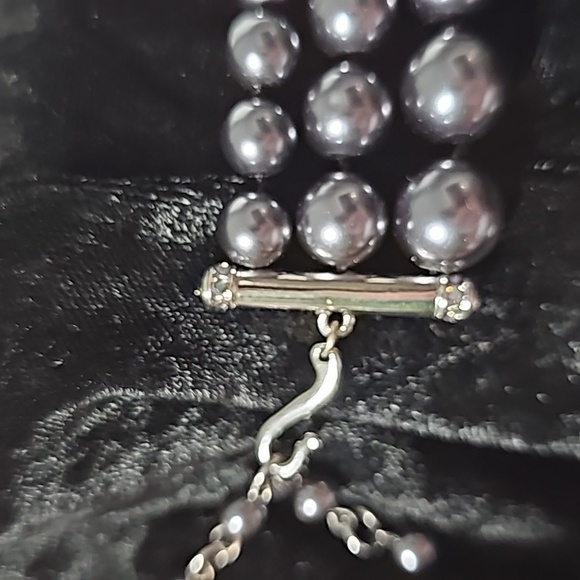 Ann Klein Gorgeous Necklace and Earrings. Charcoal color Pearls on Silver. - Picture 6 of 8